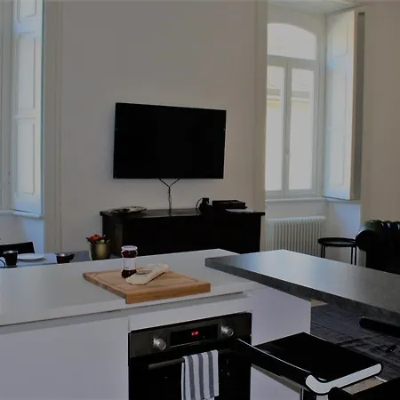 Palazzo Della Torre Elegant In 科莫