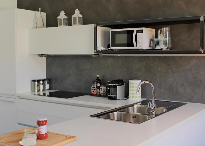 Palazzo Della Torre Elegant In شقة كومو