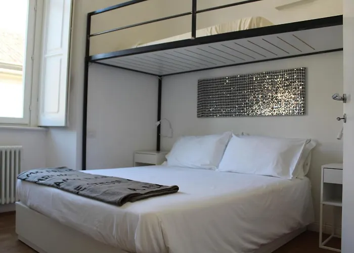 Palazzo Della Torre Elegant In شقة