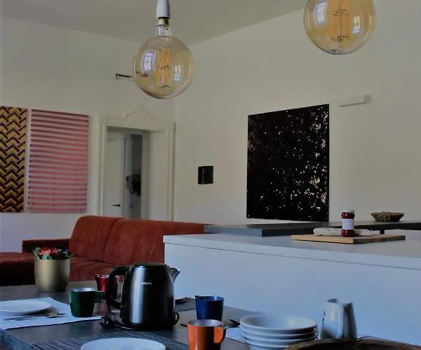 Palazzo Della Torre Elegant In شقة كومو