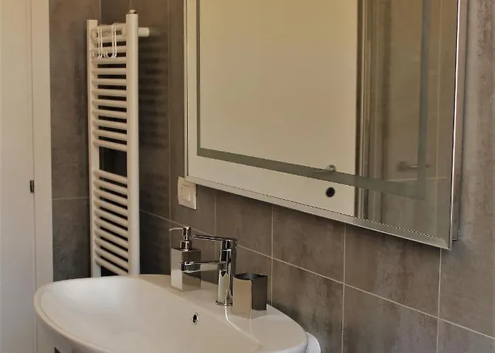 Palazzo Della Torre Elegant In كومو