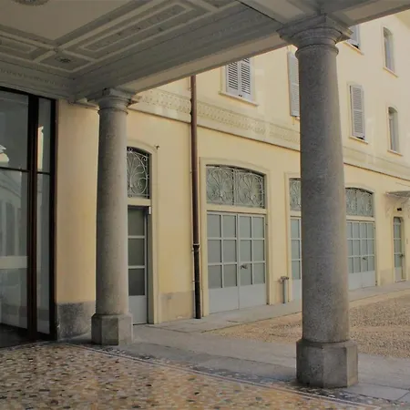 Palazzo Della Torre Elegant In Apartmán *